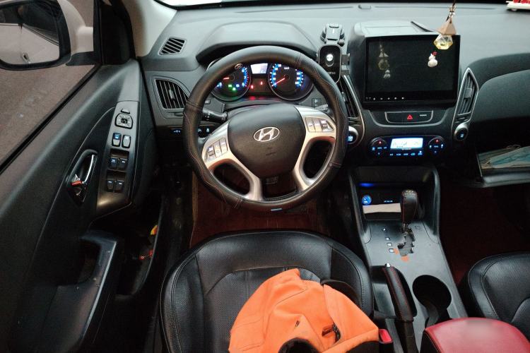 Used Hyundai ix35 2015 2.0L Automatic 2WD Smart Version China V Standard Steering Wheel