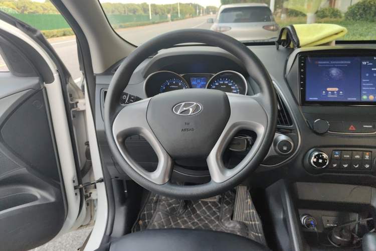 Used Hyundai ix35 2015 2.0L Automatic 2WD Comfort Edition China V Standard Steering Wheel