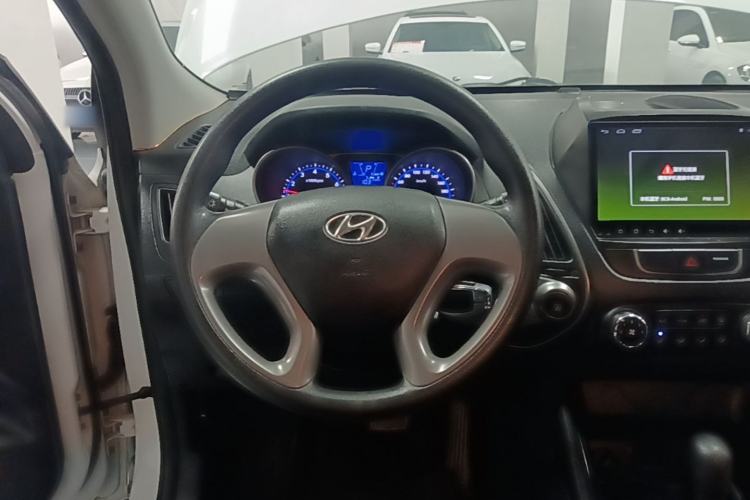 Used Hyundai ix35 2015 2.0L Automatic 2WD Comfort Edition China V Standard Steering Wheel