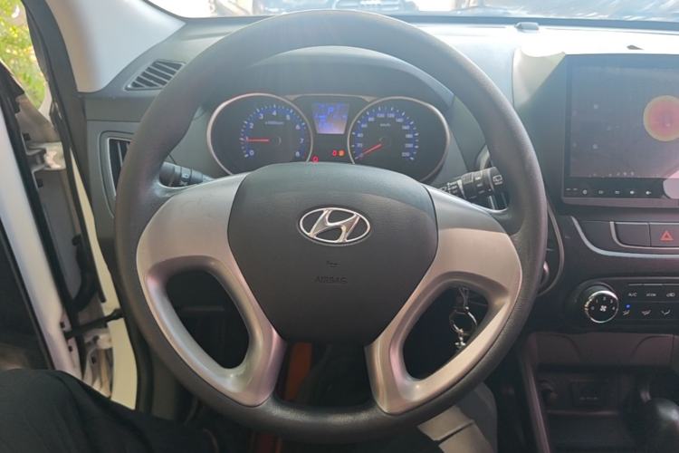 Used Hyundai ix35 2015 2.0L Automatic 2WD Comfort Edition China V Standard Steering Wheel