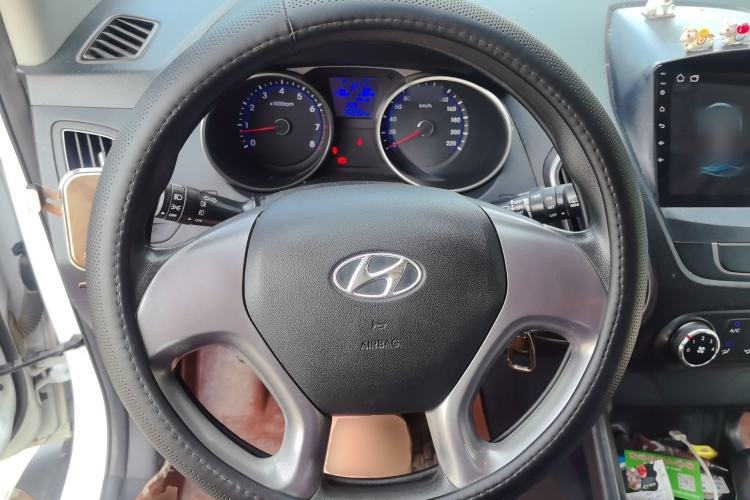 Used Hyundai ix35 2015 2.0L Automatic 2WD Comfort Edition China IV Standard Steering Wheel