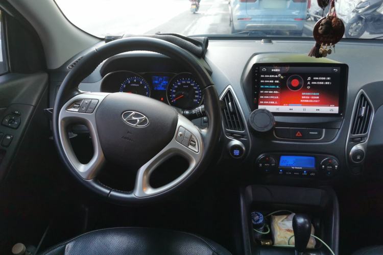 Used Hyundai ix35 2015 2.0L Automatic 2WD Smart Version China V Standard Steering Wheel