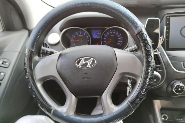 Used Hyundai ix35 2015 2.0L Automatic 2WD Comfort Edition China IV Standard Steering Wheel