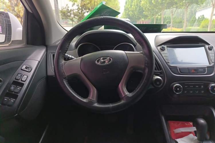 Used Hyundai ix35 2015 2.0L Automatic 2WD Comfort Edition China IV Standard Steering Wheel