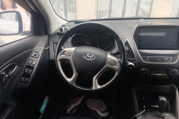 Used Hyundai ix35 2015 2.0L Automatic 2WD Smart Version China V Standard Steering Wheel