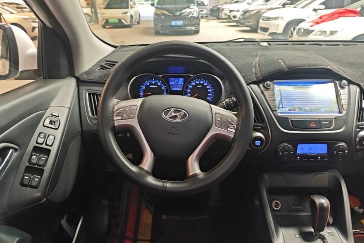 Used Hyundai ix35 2015 2.0L Automatic 2WD Smart Type China IV Steering Wheel