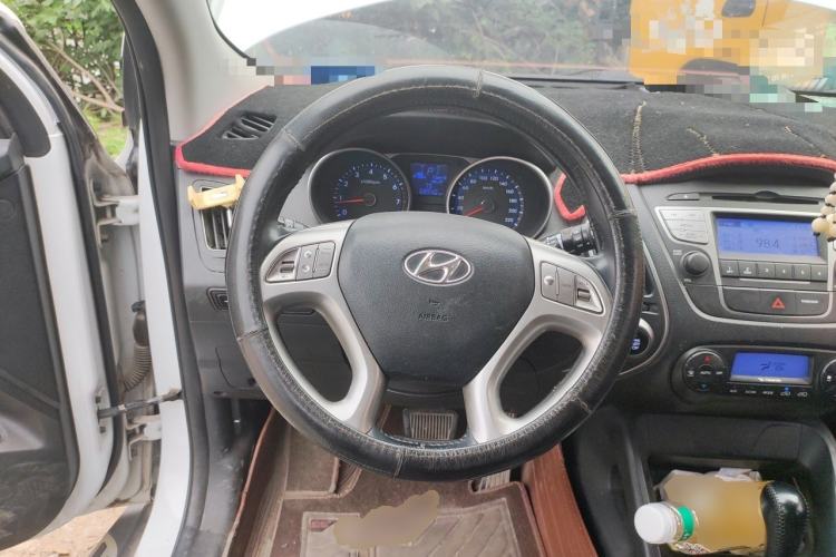 Used Hyundai ix35 2015 2.0L Automatic 2WD Smart Version China V Standard Steering Wheel