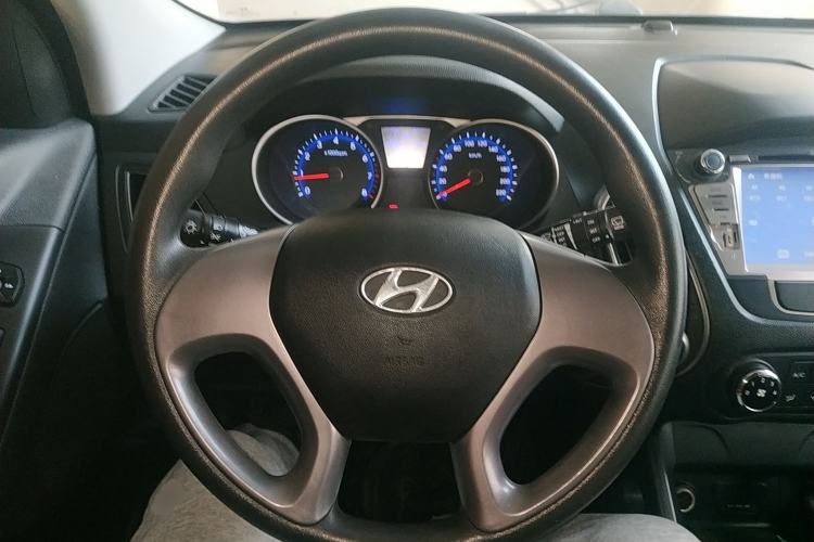 Used Hyundai ix35 2015 2.0L Automatic 2WD Comfort Edition China V Standard Steering Wheel