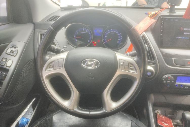 Used Hyundai ix35 2015 2.0L Automatic 2WD Smart Version China V Standard Steering Wheel