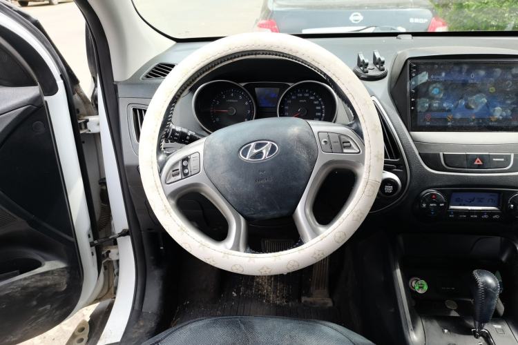 Used Hyundai ix35 2015 2.0L Automatic 2WD Smart Version China V Standard Steering Wheel