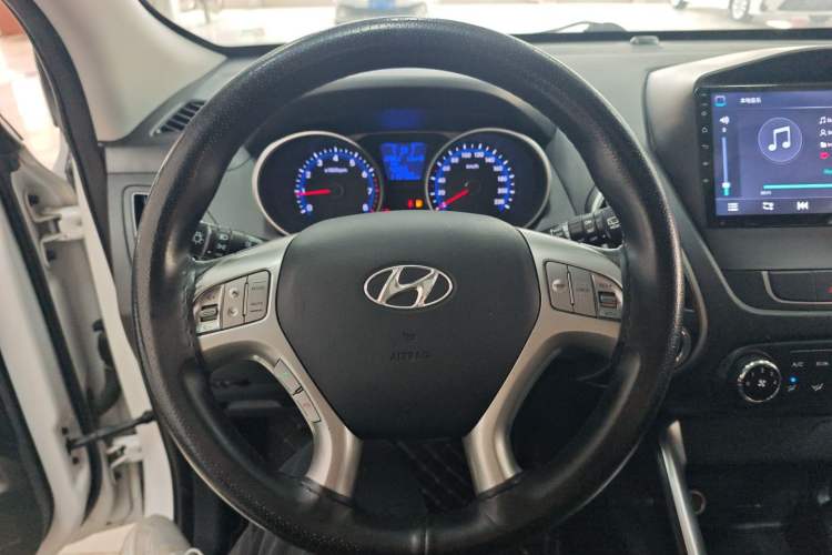 Used Hyundai ix35 2015 2.0L Automatic 2WD Smart Type China IV Steering Wheel