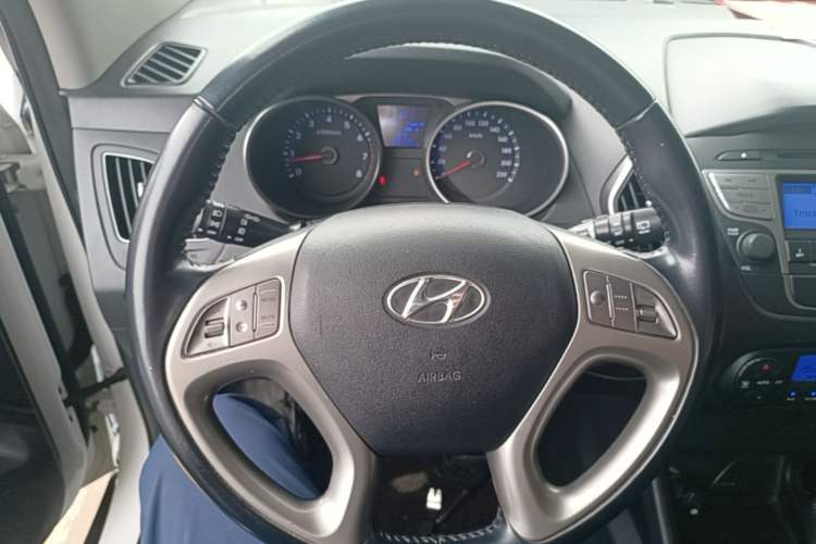 Used Hyundai ix35 2015 2.0L Automatic 2WD Smart Version China V Standard Steering Wheel