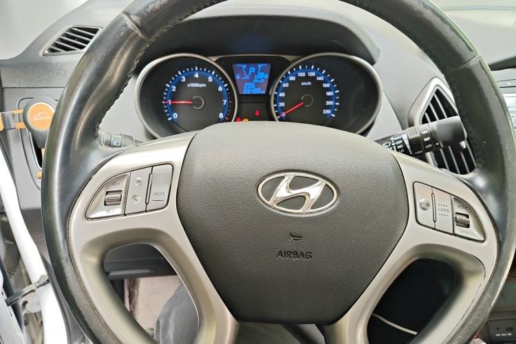 Used Hyundai ix35 2015 2.0L Automatic 2WD Smart Type China IV Steering Wheel