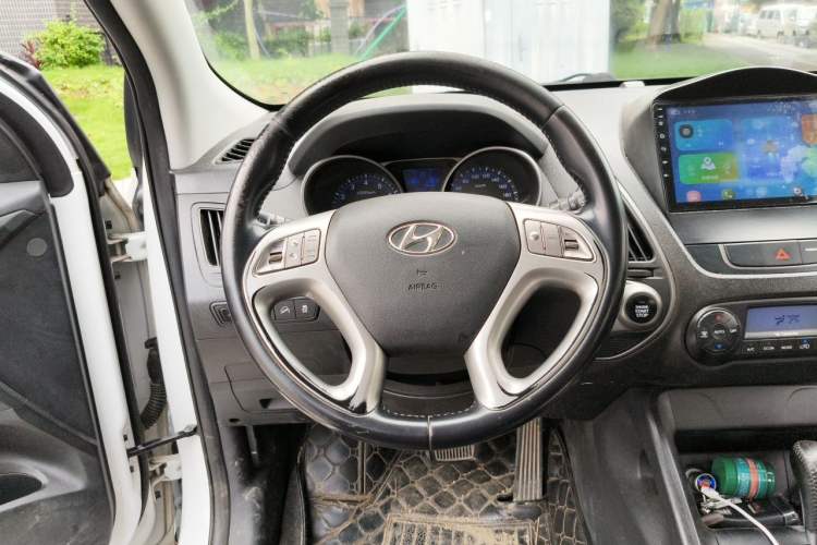 Used Hyundai ix35 2015 2.0L Automatic 2WD Smart Version China V Standard Steering Wheel
