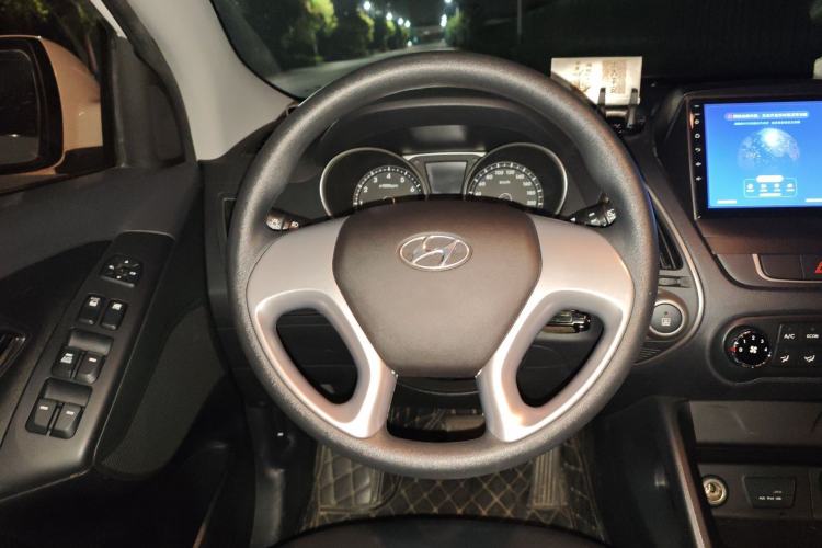 Used Hyundai ix35 2015 2.0L Automatic 2WD Comfort Edition China V Standard Steering Wheel