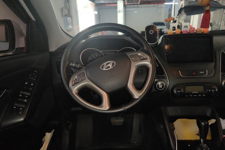 Used Hyundai ix35 2015 2.0L Automatic 2WD Smart Type China IV Steering Wheel