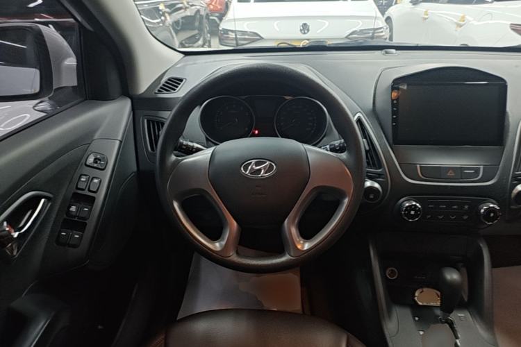Used Hyundai ix35 2015 2.0L Automatic 2WD Comfort Edition China IV Standard Steering Wheel