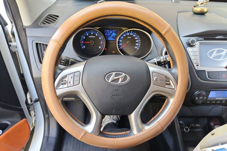 Used Hyundai ix35 2015 2.0L Automatic 2WD Smart Type China IV Steering Wheel