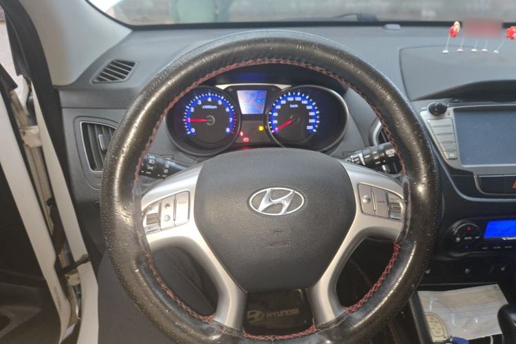 Used Hyundai ix35 2015 2.0L Automatic 2WD Smart Version China V Standard Steering Wheel
