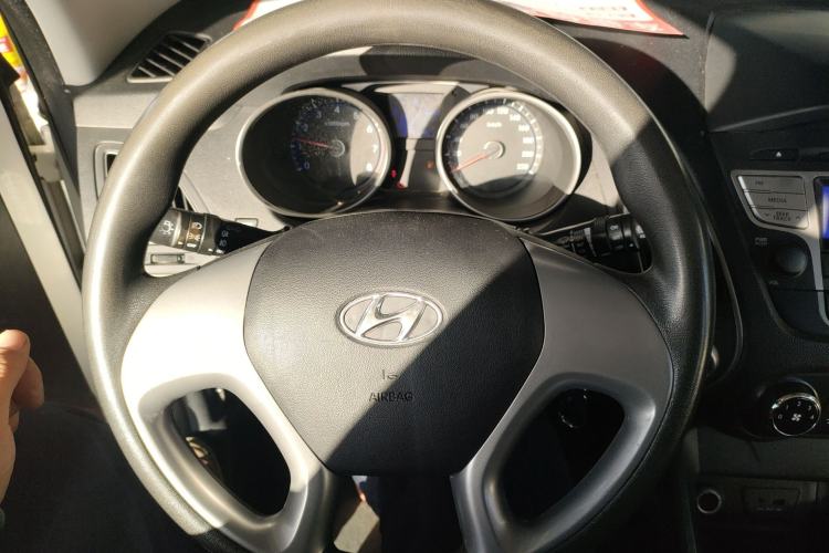 Used Hyundai ix35 2015 2.0L Automatic 2WD Comfort Edition China V Standard Steering Wheel