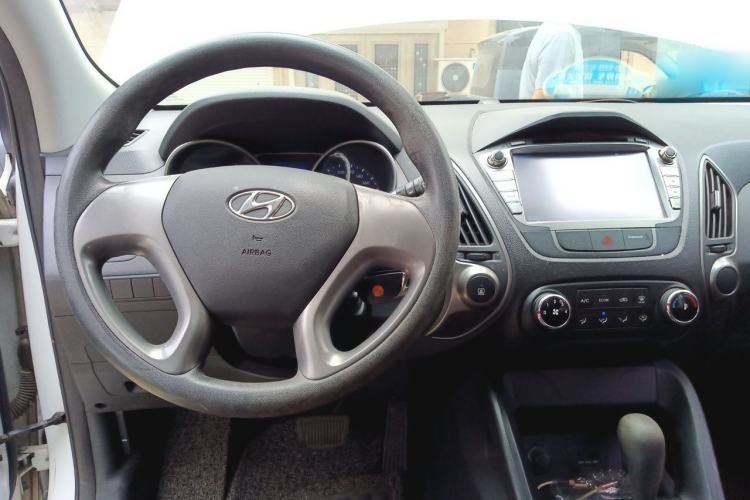 Used Hyundai ix35 2015 2.0L Automatic 2WD Comfort Edition China V Standard Steering Wheel