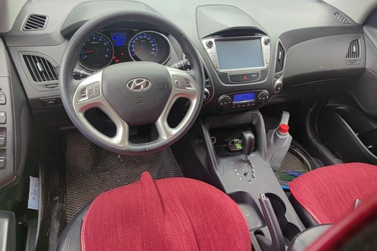 Used Hyundai ix35 2015 2.0L Automatic 2WD Smart Version China V Standard Steering Wheel