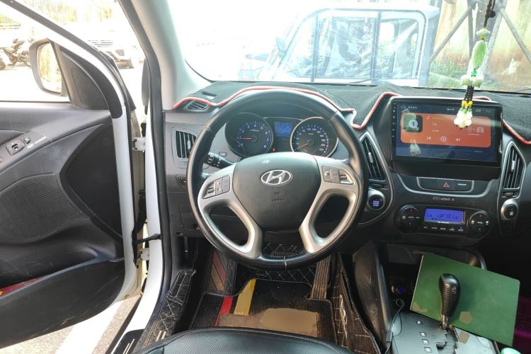 Used Hyundai ix35 2015 2.0L Automatic 2WD Smart Version China V Standard Steering Wheel
