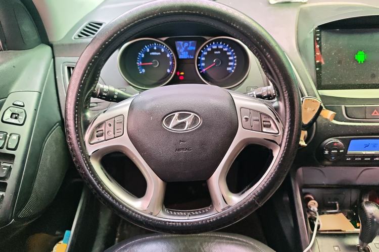 Used Hyundai ix35 2015 2.0L Automatic 2WD Smart Version China V Standard Steering Wheel