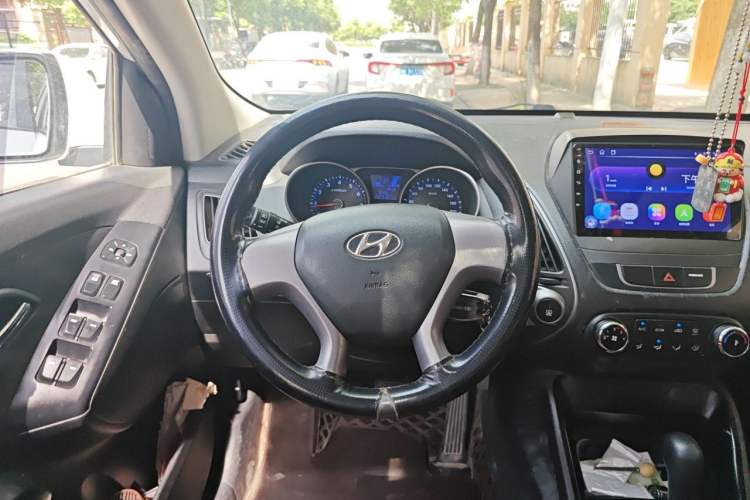 Used Hyundai ix35 2015 2.0L Automatic 2WD Comfort Edition China IV Standard Steering Wheel