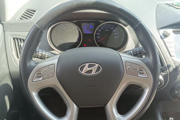 Used Hyundai ix35 2015 2.0L Automatic 2WD Smart Type China IV Steering Wheel