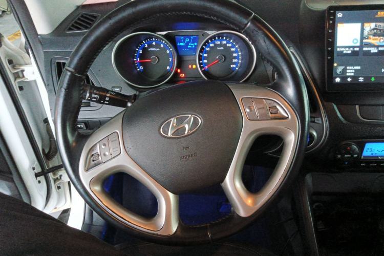 Used Hyundai ix35 2015 2.0L Automatic 2WD Smart Version China V Standard Steering Wheel