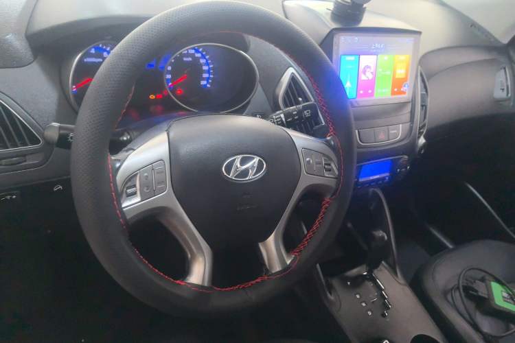 Used Hyundai ix35 2015 2.0L Automatic 2WD Smart Version China V Standard Steering Wheel