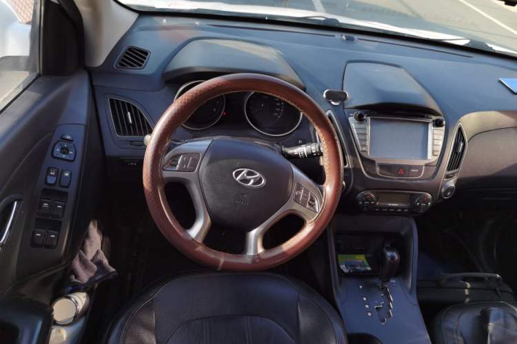 Used Hyundai ix35 2015 2.0L Automatic 2WD Smart Type China IV Steering Wheel