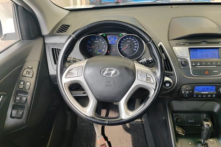 Used Hyundai ix35 2015 2.0L Automatic 2WD Smart Version China V Standard Steering Wheel