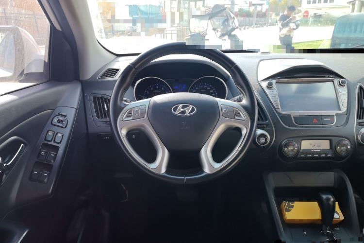 Used Hyundai ix35 2015 2.0L Automatic 2WD Smart Version China V Standard Steering Wheel