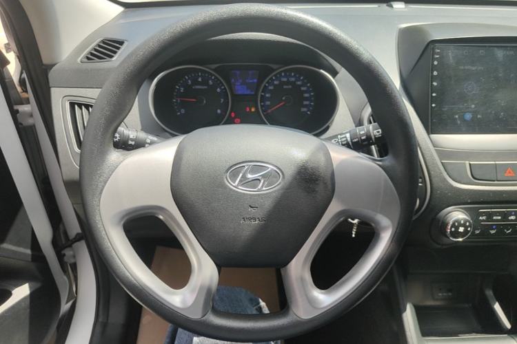 Used Hyundai ix35 2015 2.0L Manual Two-Wheel Drive Comfort Version China V Standard Steering Wheel