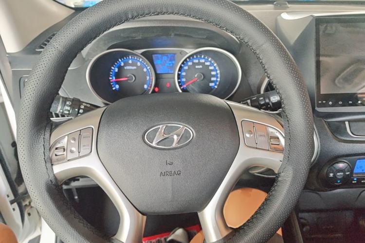 Used Hyundai ix35 2015 2.0L Automatic 2WD Smart Type China IV Steering Wheel
