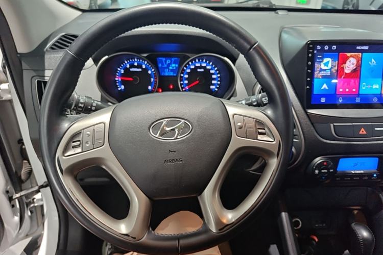 Used Hyundai ix35 2015 2.0L Automatic 2WD Smart Version China V Standard Steering Wheel