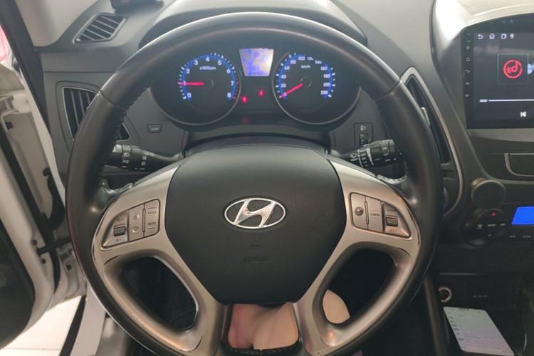 Used Hyundai ix35 2015 2.0L Automatic 2WD Smart Type China IV Steering Wheel
