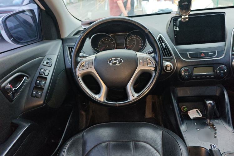 Used Hyundai ix35 2015 2.0L Automatic 2WD Smart Type China IV Steering Wheel