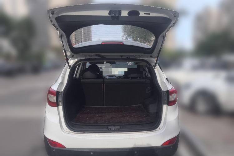 Used Hyundai ix35 2015 2.0L Automatic 2WD Smart Version China V Standard Trunk