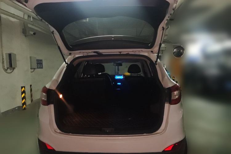 Used Hyundai ix35 2015 2.0L Automatic 2WD Smart Type China IV Trunk