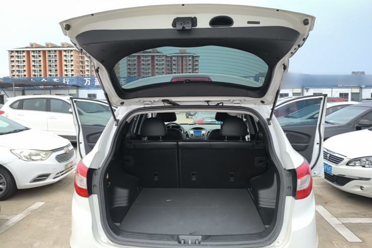 Used Hyundai ix35 2015 2.0L Automatic 2WD Smart Version China V Standard Trunk