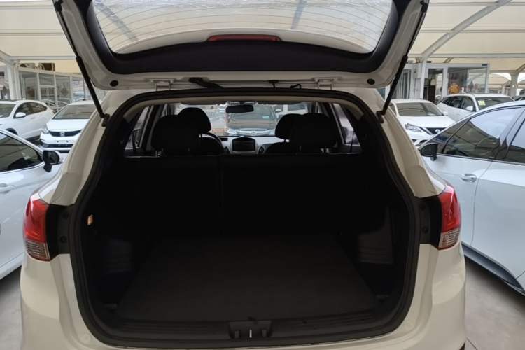 Used Hyundai ix35 2015 2.0L Automatic 2WD Comfort Edition China IV Standard Trunk