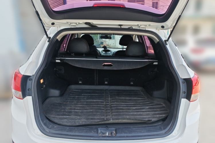 Used Hyundai ix35 2015 2.0L Manual Two-Wheel Drive Comfort Version China V Standard Trunk