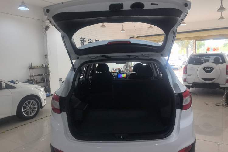Used Hyundai ix35 2015 2.0L Automatic 2WD Smart Version China V Standard Trunk