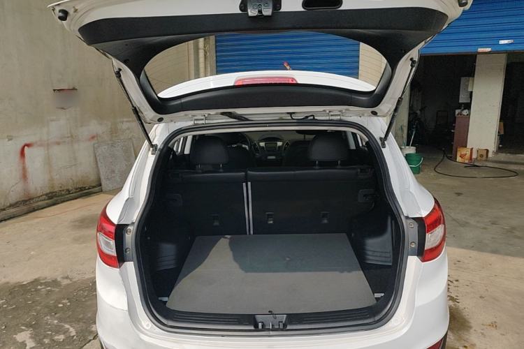 Used Hyundai ix35 2015 2.0L Automatic 2WD Smart Version China V Standard Trunk