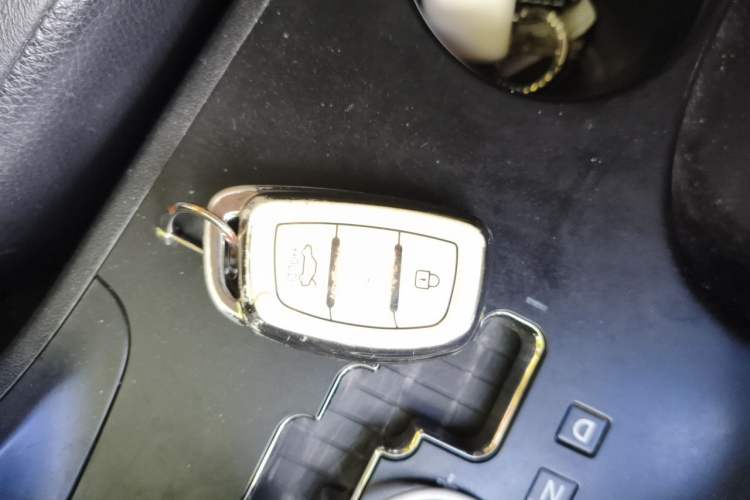Used Hyundai ix35 2015 2.0L Automatic Two-Wheel Drive Leading Trim China V Standard Vehicle Key