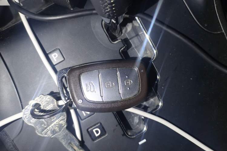 Used Hyundai ix35 2015 2.0L Automatic 2WD Smart Version China V Standard Vehicle Key