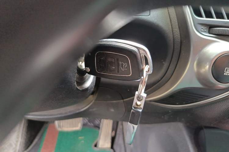 Used Hyundai ix35 2015 2.0L Automatic 2WD Comfort Edition China IV Standard Vehicle Key